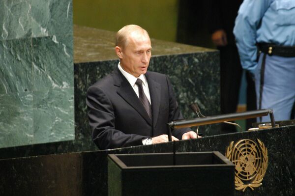Президент РФ Владимир Путин выступает на 58-й сессии Генеральной Ассамблеи ООН во время своего рабочего визита в США Президент РФ Владимир Путин выступает на 58-й сессии Генеральной Ассамблеи ООН во время своего рабочего визита в США