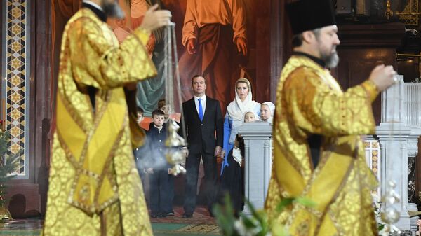 Дмитрий Медведев с супругой Светланой на праздничном Рождественском богослужении в храме Христа Спасителя Дмитрий Медведев с супругой Светланой на праздничном Рождественском богослужении в храме Христа Спасителя