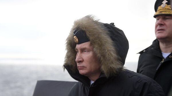 Верховный главнокомандующий ВС РФ, президент РФ Владимир Путин наблюдает за ходом совместных учений Северного и Черноморского флотов в Черном море с борта ракетного крейсера Маршал Устинов Верховный главнокомандующий ВС РФ, президент РФ Владимир Путин наблюдает за ходом совместных учений Северного и Черноморского флотов в Черном море с борта ракетного крейсера Маршал Устинов