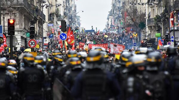 Акция протеста против пенсионной реформы в Париже Акция протеста против пенсионной реформы в Париже
