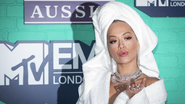 Певица Рита Ора на MTV European Music Awards 2017 в Лондоне Певица Рита Ора на MTV European Music Awards 2017 в Лондоне