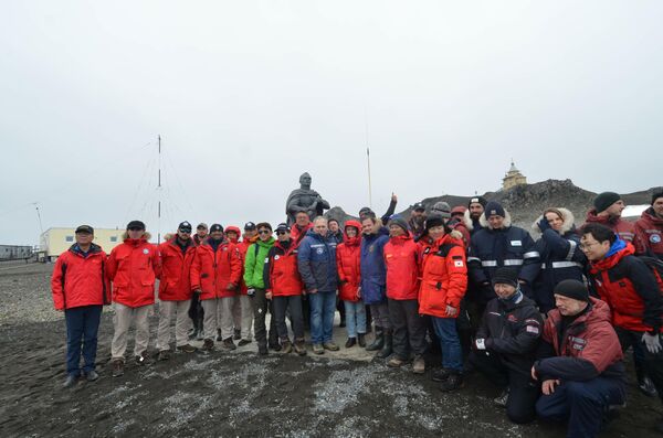 Памятник русскому мореплавателю, первооткрывателю Антарктиды Фаддею Беллинсгаузену Памятник русскому мореплавателю, первооткрывателю Антарктиды Фаддею Беллинсгаузену