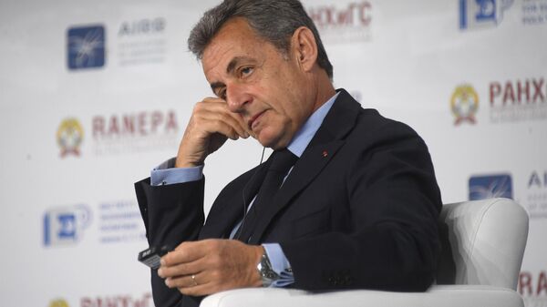 Суд в Париже приостановил слушания по делу Саркози