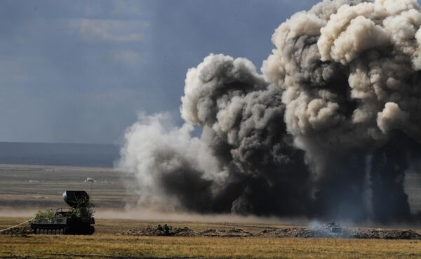 Установка разминирования УР-77 Метеорит во время учений Центр-2019 на полигоне Донгуз Установка разминирования УР-77 Метеорит во время учений Центр-2019 на полигоне Донгуз
