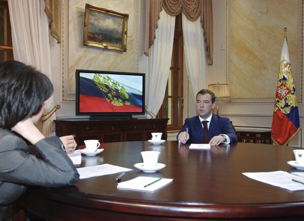 Президент России Дмитрий.Медведев дал интервью по итогам 2008 года российским телеканалам Первый, Россия и НТВ Президент России Дмитрий.Медведев дал интервью по итогам 2008 года российским телеканалам Первый, Россия и НТВ