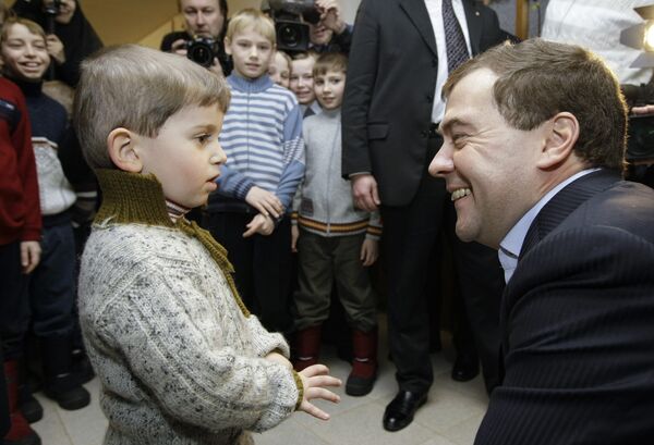Президент России Дмитрий Медведев во время посещения школы-интерната имени Преподобного Сергия Президент России Дмитрий Медведев во время посещения школы-интерната имени Преподобного Сергия
