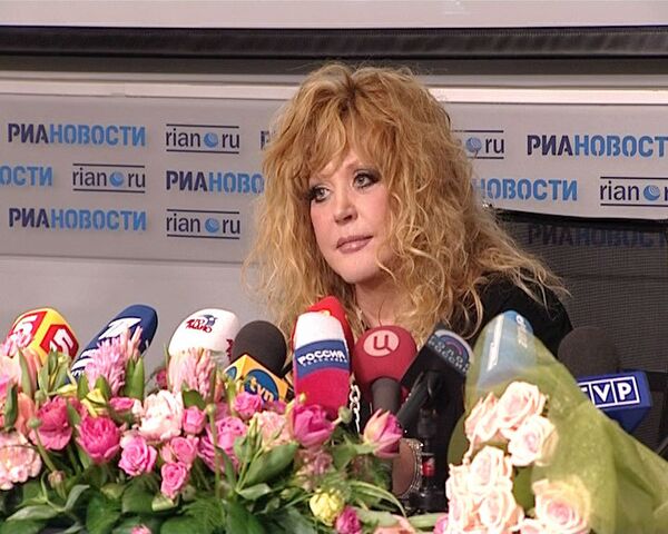 Лучшие шутки Аллы Пугачевой на пресс-конференции в РИА Новости Лучшие шутки Аллы Пугачевой на пресс-конференции в РИА Новости