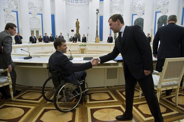Президент России Д.Медведев провел заседание Совета по делам инвалидов в Кремле Президент России Д.Медведев провел заседание Совета по делам инвалидов в Кремле