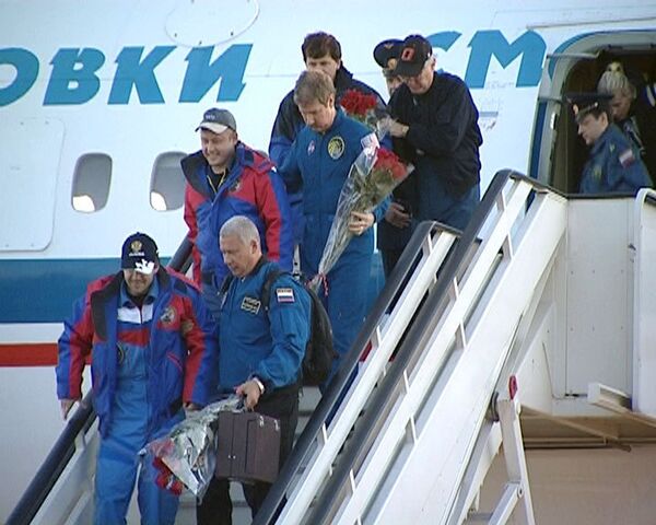 Возвращение 18-го экипажа МКС в Звездный Городок Возвращение 18-го экипажа МКС в Звездный Городок