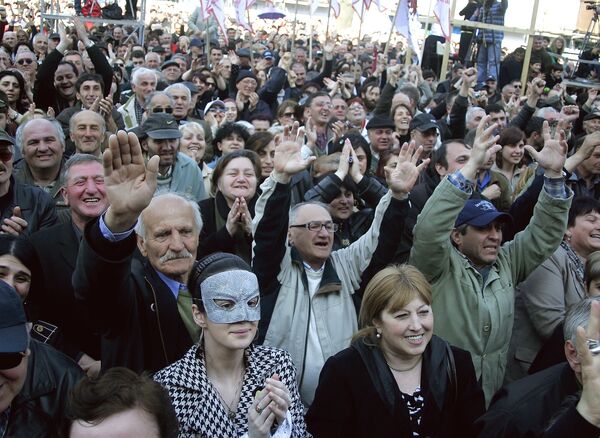 Участники митинга оппозиции Участники митинга оппозиции