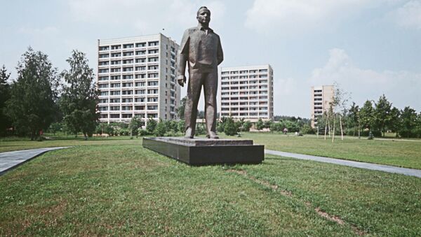 Памятник Ю.Гагарину в Звездном городке. Архивное фото Памятник Ю.Гагарину в Звездном городке. Архивное фото