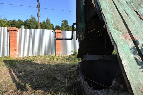 Артиллерийский снаряд попал в двор жилого дома в деревне Рассудово Артиллерийский снаряд попал в двор жилого дома в деревне Рассудово