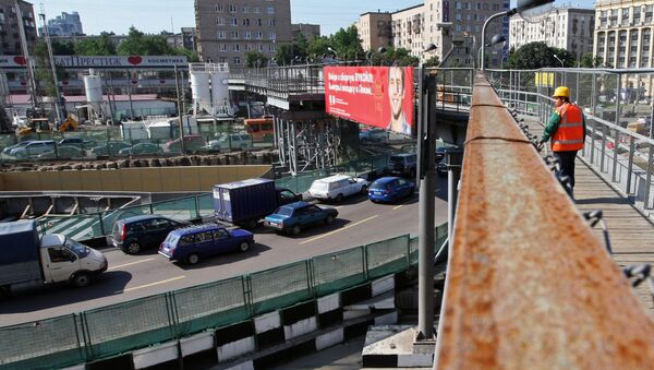 Строительство дороги в Москве. Архивное фото Строительство дороги в Москве. Архивное фото