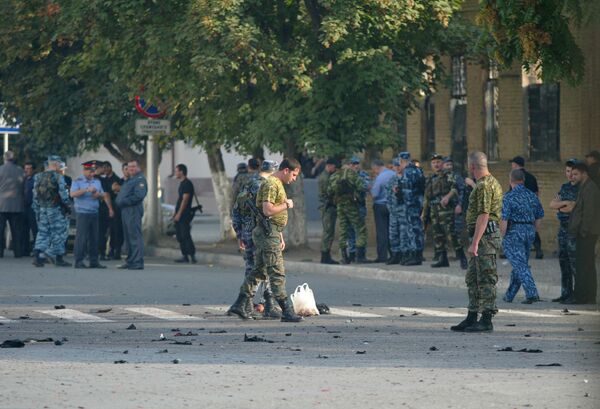 В центре Грозного в 7ч.50 мин на пересечении улиц Стаханова и Кабардинской подорвался смертник В центре Грозного в 7ч.50 мин на пересечении улиц Стаханова и Кабардинской подорвался смертник