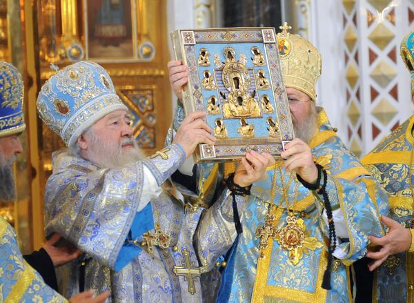 Чудотворная икона Божией матери Знамение Курская Коренная, вывезенная из России в годы революции, доставлена из Нью-Йорка в Москву Чудотворная икона Божией матери Знамение Курская Коренная, вывезенная из России в годы революции, доставлена из Нью-Йорка в Москву