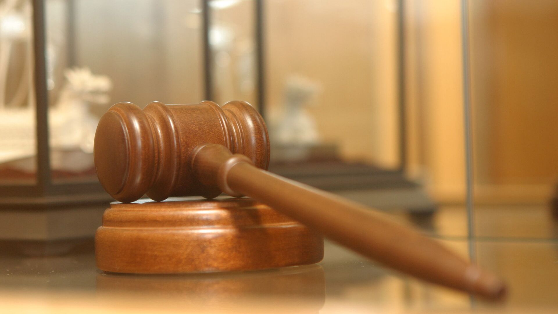 В Геленджике экс-полицейского приговорили к семи годам колонии за взятку
