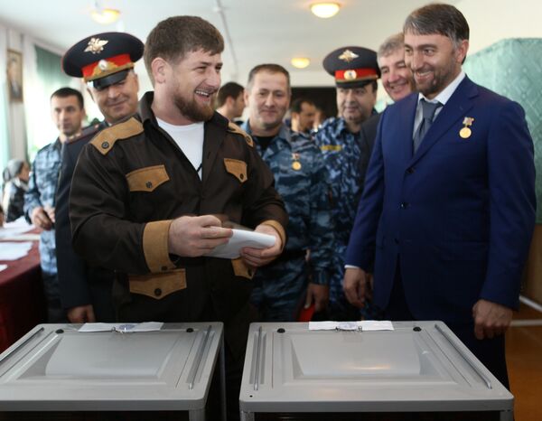 Рамзан Кадыров в селе Центарой во время голосования на выборах Рамзан Кадыров в селе Центарой во время голосования на выборах