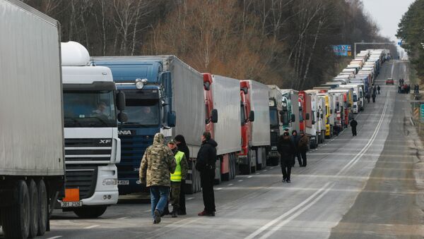 Очереди из грузовиков Очереди из грузовиков
