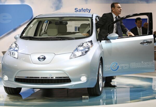 Nissan начнет производство электромобилей Leaf в 2013 году Nissan начнет производство электромобилей Leaf в 2013 году