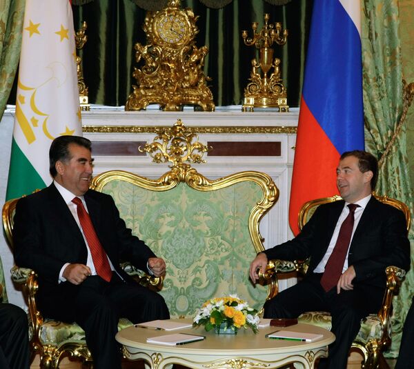 Беседа президента РФ Дмитрия Медведева и президента Таджикистана Эмомали Рахмона Беседа президента РФ Дмитрия Медведева и президента Таджикистана Эмомали Рахмона