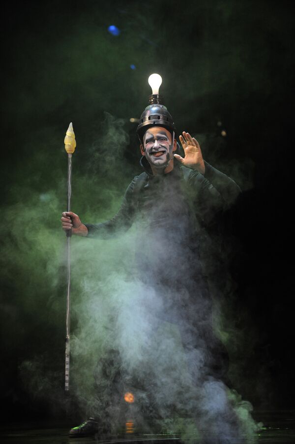 Репетиция шоу Varekai канадского Cirque du Soleil в Москве Репетиция шоу Varekai канадского Cirque du Soleil в Москве