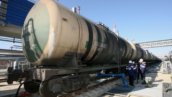 Первый состав с нефтью из Ангарска прибыл в порт Козьмино в Приморском крае Первый состав с нефтью из Ангарска прибыл в порт Козьмино в Приморском крае