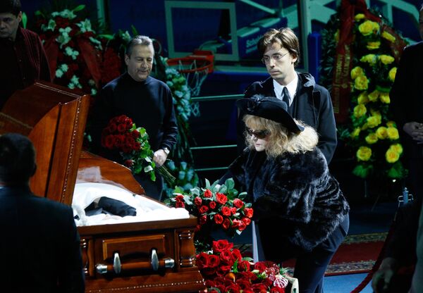 Певица Алла Пугачева, телеведущий Максим Галкин, художественный руководитель Московского государственного театра эстрады Геннадий Хазанов Певица Алла Пугачева, телеведущий Максим Галкин, художественный руководитель Московского государственного театра эстрады Геннадий Хазанов
