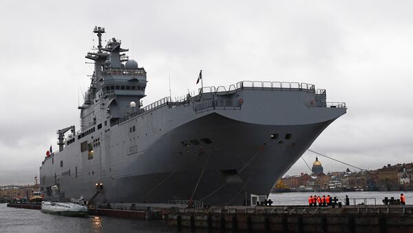 Французский военный корабль-вертолетоносец класса Мистраль в Санкт-Петербурге. Архив Французский военный корабль-вертолетоносец класса Мистраль в Санкт-Петербурге. Архив