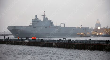 Французский военный корабль-вертолетоносец класса Мистраль в Санкт-Петербурге Французский военный корабль-вертолетоносец класса Мистраль в Санкт-Петербурге