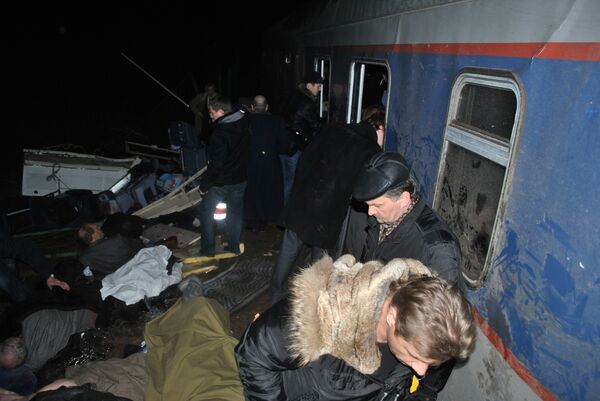 Поезд Невский экспресс сошел с рельсов в Тверской области Поезд Невский экспресс сошел с рельсов в Тверской области