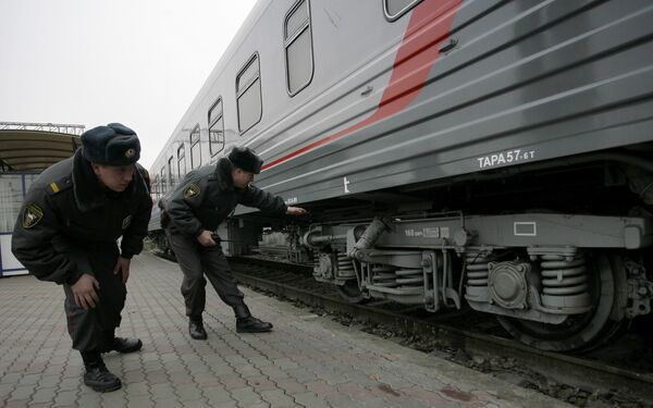 Более 400 человек были эвакуированы из поезда Москва-Калининград из-за угрозы взрыва Более 400 человек были эвакуированы из поезда Москва-Калининград из-за угрозы взрыва