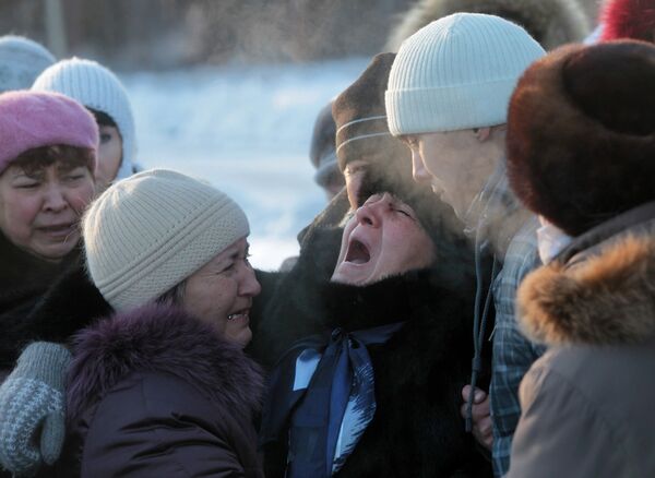 В Перми хоронят погибших при пожаре в клубе Хромая лошадь В Перми хоронят погибших при пожаре в клубе Хромая лошадь