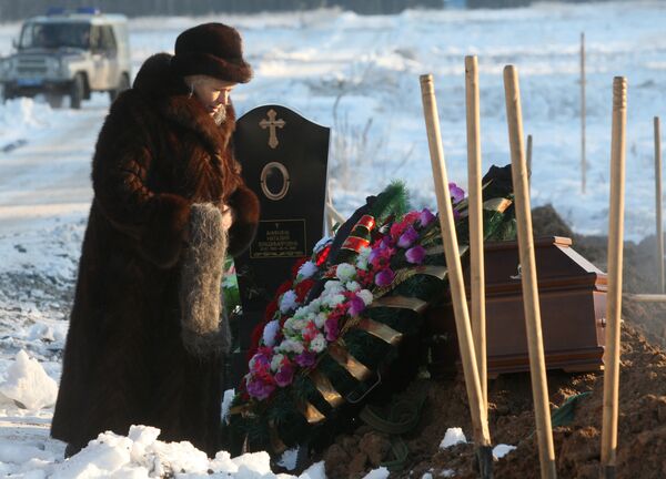 В Перми хоронят погибших при пожаре в клубе Хромая лошадь В Перми хоронят погибших при пожаре в клубе Хромая лошадь