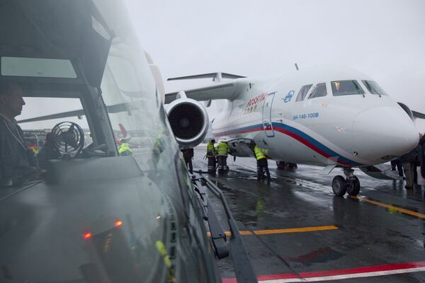 Первый пассажирский рейс реактивного самолета Ан-148. Архив Первый пассажирский рейс реактивного самолета Ан-148. Архив