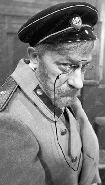 Евгений Евстигнеев в роли Чебутыкина Евгений Евстигнеев в роли Чебутыкина