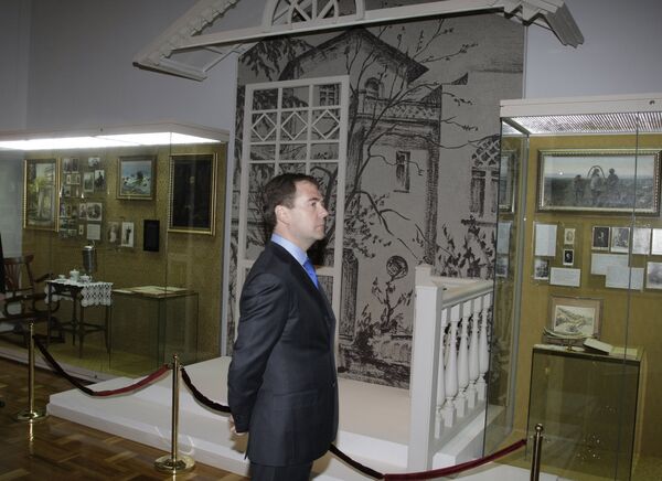 Президент РФ Дмитрий Медведев посетил музей А.П.Чехова в Таганроге Президент РФ Дмитрий Медведев посетил музей А.П.Чехова в Таганроге