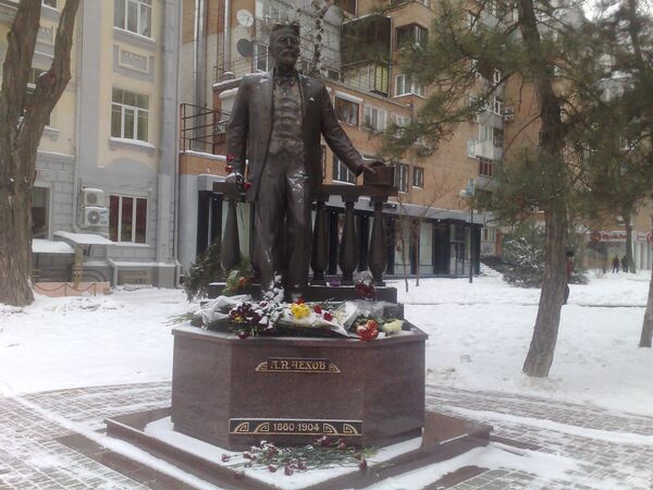 Памятник Чехову в Ростове-на-Дону Памятник Чехову в Ростове-на-Дону