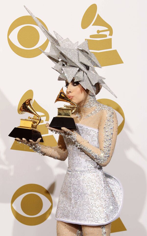 Леди Гага (Lady Gaga) на церемония вручения Грэмми Леди Гага (Lady Gaga) на церемония вручения Грэмми
