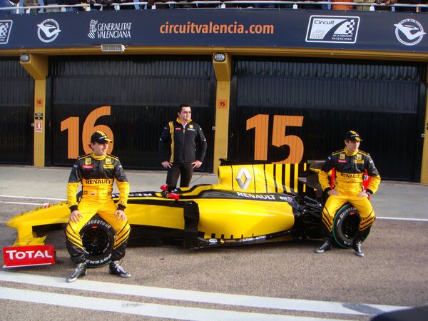 Renault F1 Team провела официальную презентацию команды и нового болида Renault F1 Team провела официальную презентацию команды и нового болида