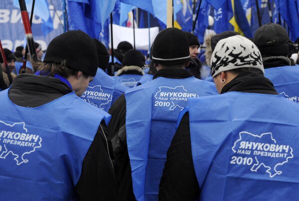 Митинг сторонников Виктора Януковича у здания ЦИК Украины Митинг сторонников Виктора Януковича у здания ЦИК Украины