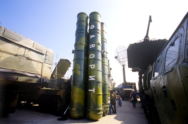 Зенитно-ракетный комплекс дальнего действия С-300 ПМУ Фаворит Зенитно-ракетный комплекс дальнего действия С-300 ПМУ Фаворит