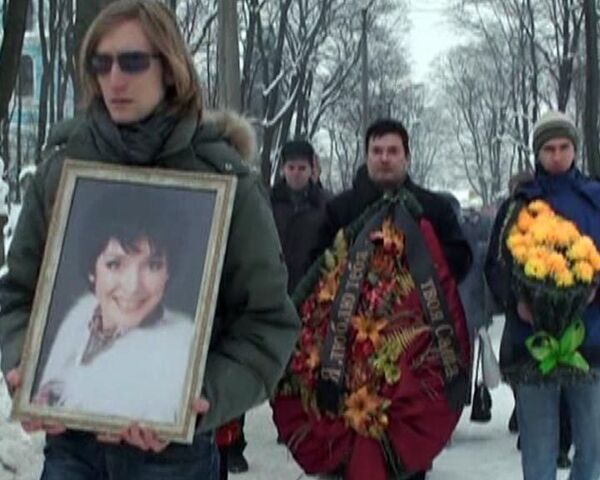Родственники и поклонники простились с актрисой Анной Самохиной Родственники и поклонники простились с актрисой Анной Самохиной