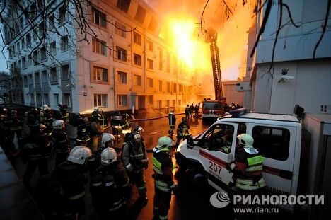 Пожар в бизнес-центре на севере Москвы Пожар в бизнес-центре на севере Москвы