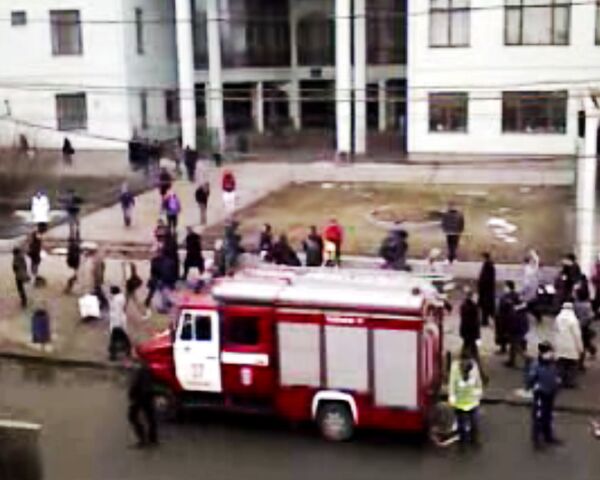 Дороги у станции метро Парк культуры перекрыты. Видео очевидца Дороги у станции метро Парк культуры перекрыты. Видео очевидца