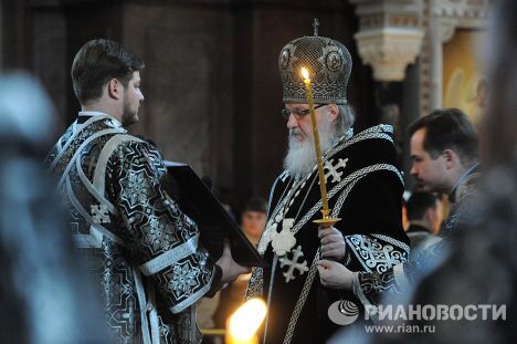 Патриарх Московский и всея Руси Кирилл совершил утреню с чином погребения Плащаницы в Храме Христа Спасителя Патриарх Московский и всея Руси Кирилл совершил утреню с чином погребения Плащаницы в Храме Христа Спасителя