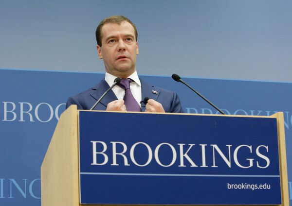 Дмитрий Медведев встретился с представителями общественных, академических и политических кругов США Дмитрий Медведев встретился с представителями общественных, академических и политических кругов США