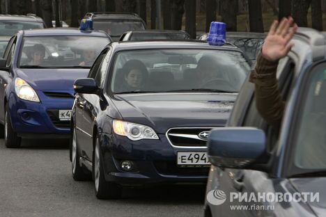 Автовладельцы на автопробеге Нет мигалкам! Автовладельцы на автопробеге Нет мигалкам!