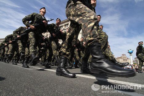 Генеральная репетиция соместного парада войск по случаю 65-й годовщины Победы в Киеве Генеральная репетиция соместного парада войск по случаю 65-й годовщины Победы в Киеве