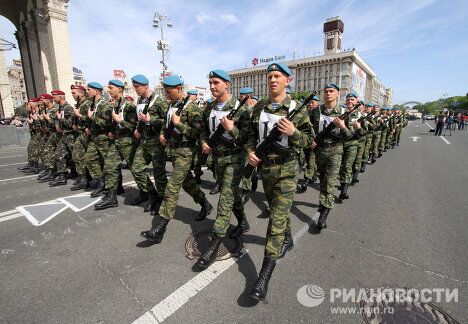 Генеральная репетиция соместного парада войск по случаю 65-й годовщины Победы в Великой Отечественной войне в Киеве Генеральная репетиция соместного парада войск по случаю 65-й годовщины Победы в Великой Отечественной войне в Киеве