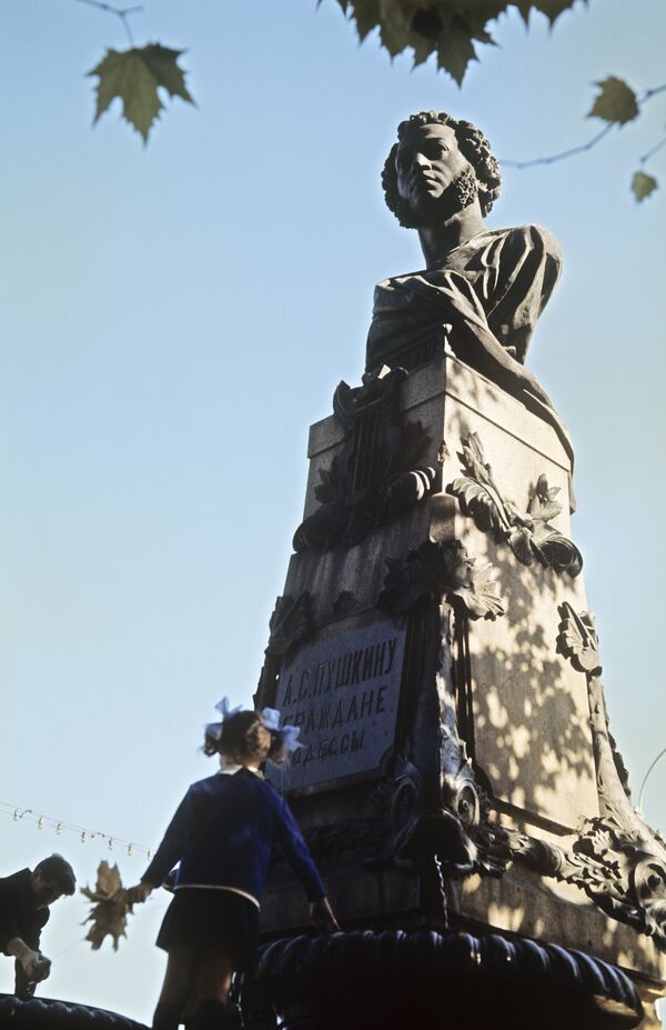 Памятник поэту А.С. Пушкину Памятник поэту А.С. Пушкину